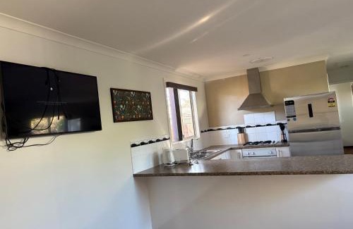 Cloverdale House | 2x1 granny flat close to Perth Airport