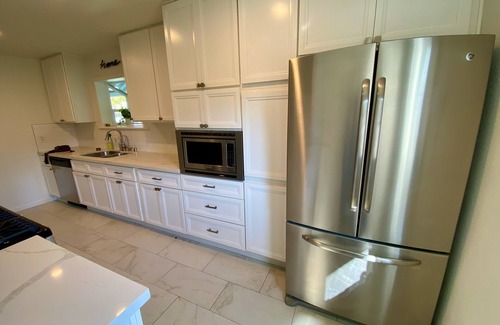 Hawthorne House | 3/2 house in quiet neighborhood close to beach cities, SoFi and Intuit Dome