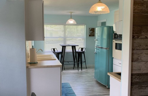 Spring Hill House | 3/3 ON WEEKI WACHEE RIVER