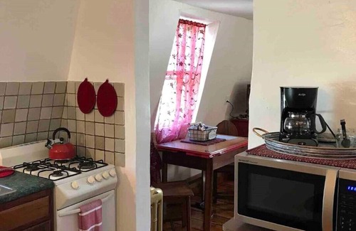 Newburgh Apartment | #3, 3rd Flr Studio Apartment in Historic Building