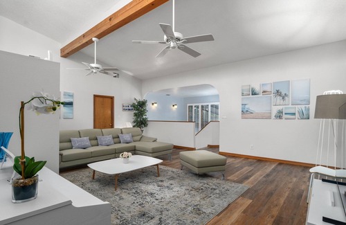 Spring Hill House | 3,450sqft 2 Story heated Pool House - 5 min from Crystal river !