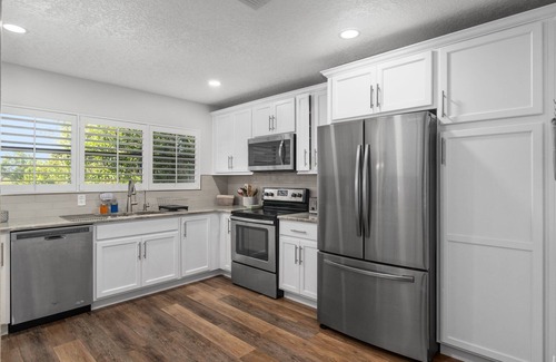 Spring Hill House | 3,450sqft 2 Story heated Pool House - 5 min from Crystal river !