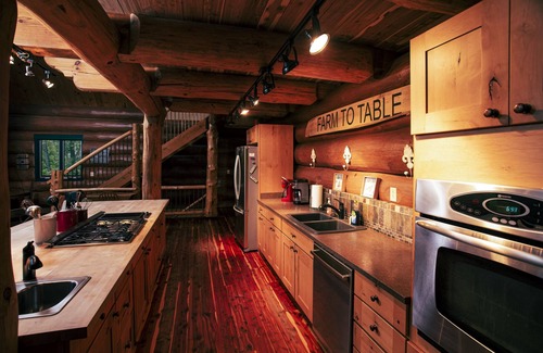 Brownsburg Cabin | 3 acre Lake, Farm Animals Petting Zoo, Horses and Horseback Riding, Room to roam