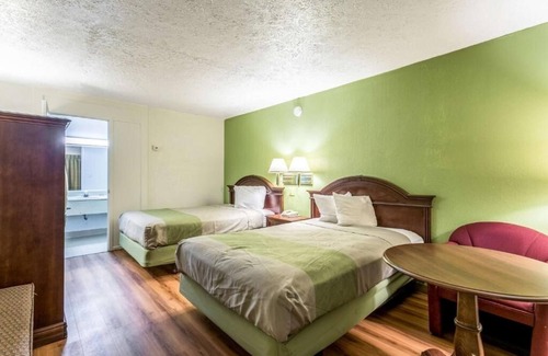 Edgewood Hotel | 3 Affordable Rooms w/Complimentary Breakfast & Close Proximity to I-95