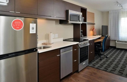 Morrisville Hotel | 3 Apartment-Style Units w/Free Breakfast - 8 Miles Away from Umstead State Park
