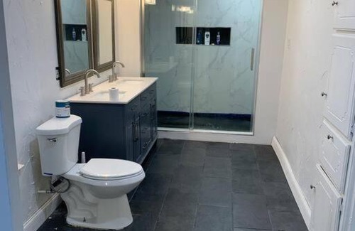 Bedford House | 3 bdrm 2 bath with access to pool& patio.