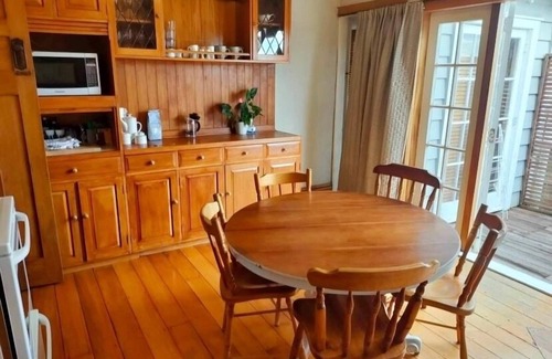 Northcote House | ✨3 Bdrm Guest Suite in 1920s Bungalow, North Shore