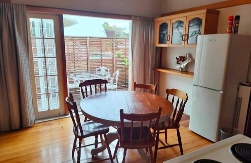 Northcote House | ✨3 Bdrm Guest Suite in 1920s Bungalow, North Shore