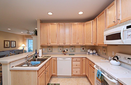 Sun Ridge Condo | 3 Bdrm in Bayside Resort & Golf Club Sleeps 6 , Just steps to Sun Ridge Pool!