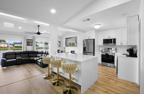 Whisper Walk House | 3 BDRM LAKE HOUSE OF BOCA RATON HEATED POOL TIKI HUT AND GOLFING PUTTING GREEN