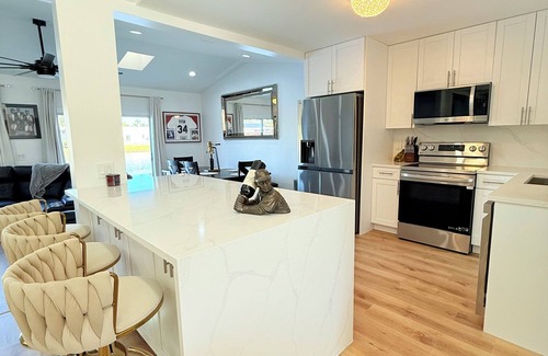 Whisper Walk House | 3 BDRM LAKE HOUSE OF BOCA RATON HEATED POOL TIKI HUT AND GOLFING PUTTING GREEN