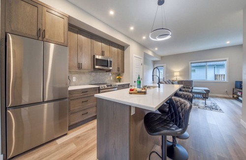 East Kootenay Condo | 3 BDRM Mountain View Condo in Radium Hot Springs, BC with Pool Table