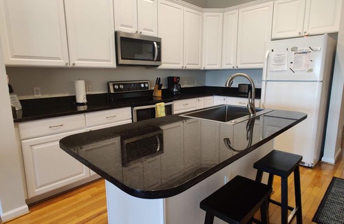Sunset Point House | 3 Bdrm Townhome With Stunning River Views! Easy walk to shops/beach!