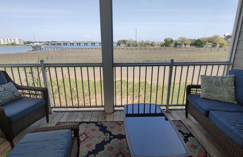 Sunset Point House | 3 Bdrm Townhome With Stunning River Views! Easy walk to shops/beach!