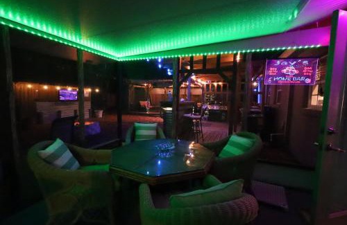 Homosassa House | 3 Bdrms & Private Backyard Tiki Courtyard & more