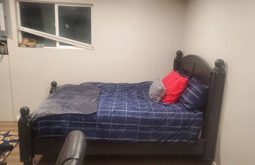 West Valley City House | 3 bed 1 bath with full kitchen, ducks, and washer/dryer