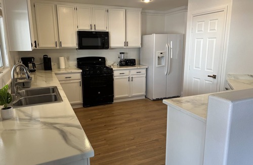 Enterprise House | 3 Bed 2.5 Bath House Getaway 15 minutes to Strip