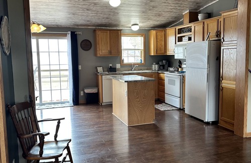 Sisseton Cabin | 3 bed/2 bath Cabin on the South Dakota side of Lake Traverse