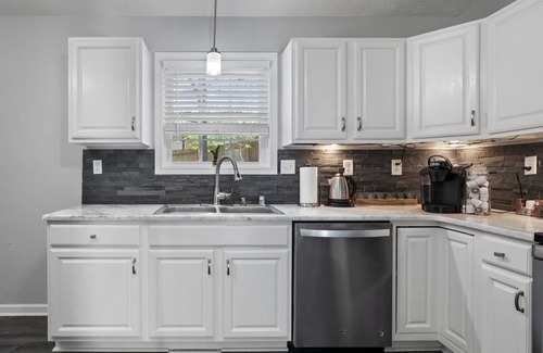 Paducah House | 3 Bed/2 Bath Modern 1400 sq ft Home in Quiet Paducah Neighborhood