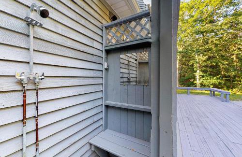 West Tisbury House | 3 Bed 2 Bath Vacation home in West Tisbury