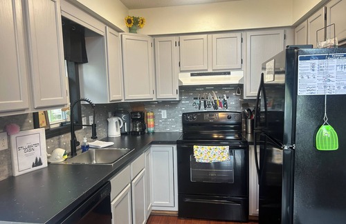 Roach Cabin | 3 bed/2 bth cabin. family, hunter, & fisherman friendly, dogs stay free.