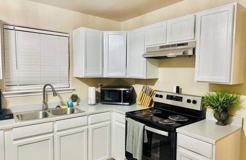Eagle Pass House | 3-bed 2bath Eagle Pass with AC, WiFi Centrallylocated, recently renovated home!
