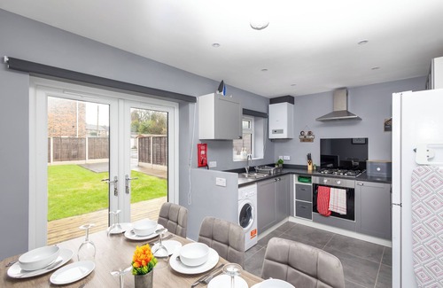 Stanley House | 3 Bed 3.5 Bath | Parking | WiFi | En-suite's | Self Checkin | Bluetooth Speakers