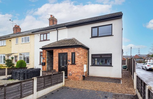 Stanley House | 3 Bed 3.5 Bath | Parking | WiFi | En-suite's | Self Checkin | Bluetooth Speakers
