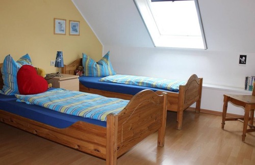 Halsdorf Other | 3-bed apartment attic storey left - Ferienwohnungen Bauernhof Heck