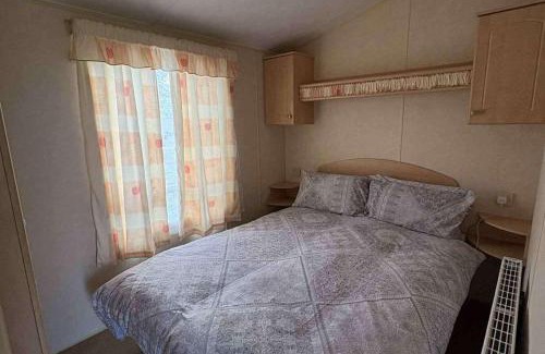 Winestead House | 3 Bed Caravan - Sleeps 8 - Pets - Garden - Parking