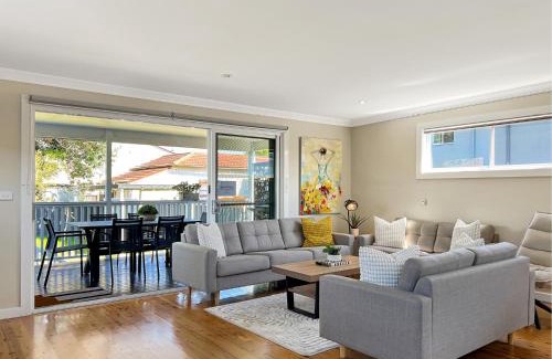 Belmont South House | 3-Bed Coastal Haven with Alfresco Dining & BBQ