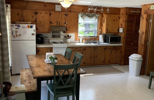 North Eastham House | 3 bed cottage, short walk to bayside beach down quiet sandy road, pet friendly
