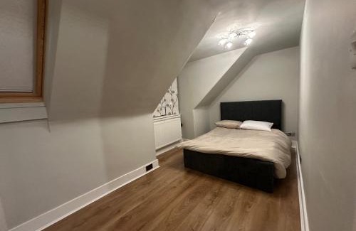 Bucksburn House | 3 Bed Cottage Sleeps 2 with Parking Garden & Wifi