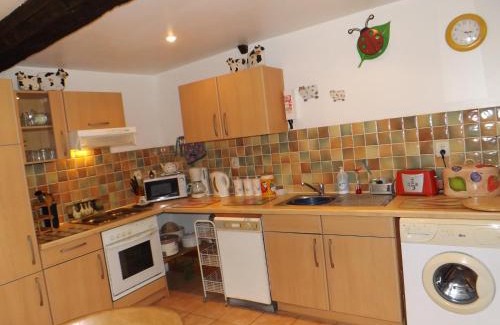 Saint-Simeon House | 3 Bed Cottage - Sleeps 5 - Garden - Parking - Wifi