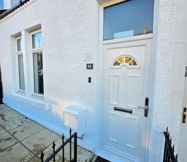 Glasgow House | 3-Bed Home in Glasgow