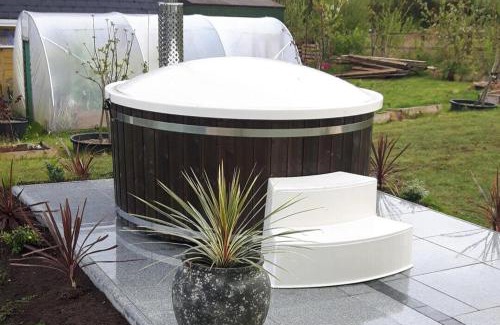 Belturbet House | 3 Bed-Hot Tub-River View-Pet Friendly