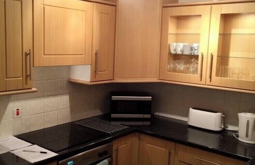Kilmarnock Cottage | 3 bed house, free WiFi, off street parking. Central Ayrshire, 20 mins to Glasgow