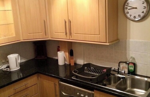 Kilmarnock Cottage | 3 bed house, free WiFi, off street parking. Central Ayrshire, 20 mins to Glasgow