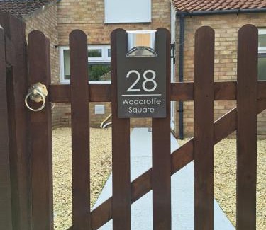Calne Apartment | 3 Bed House Sleeps 6 In Calne
