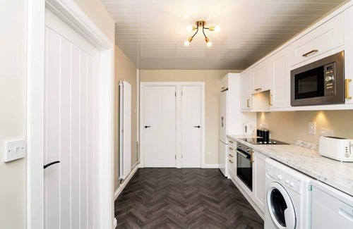 Glenrothes House | 3 Bed House with Driveway