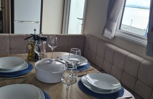 Millom Cabin | 3 Bed Lodge - Sleeps 6 - Parking - Pets - Wifi