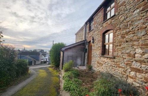 Sketty House | 3 Bed Luxury Cottage With Private Hot Tub