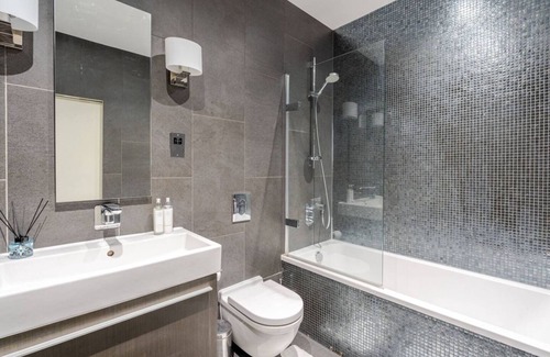 Westminster Apartment | 3 Bed Modern Apartment Opposite Buckingham Palace