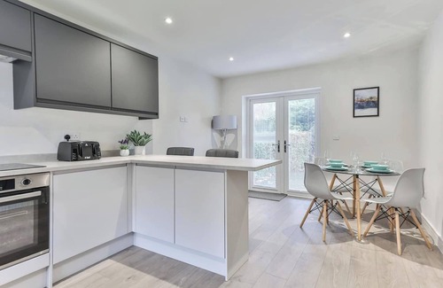 Handsworth House | 3 Bed Refurbished, Modern House, WiFi, Patio area