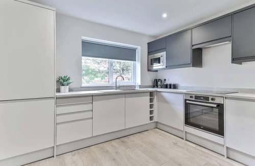 Handsworth House | 3 Bed Refurbished, Modern House, WiFi, Patio area