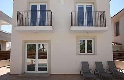 Oroklini Villa | 3 Bed Villa in Larnaca with Private Pool - 80 Metres from Beach