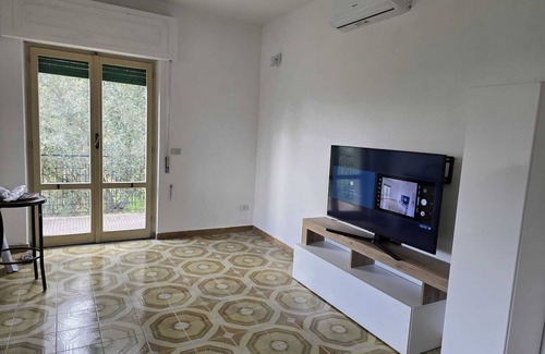 Montepaone Lido Apartment | 3-bedroom apartment in superb Calalunga-pietragrande with WiFi, AC