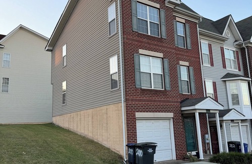 Northeast House | 3-bedroom 2 and half bathroom spacious NW stadium home free off street parking