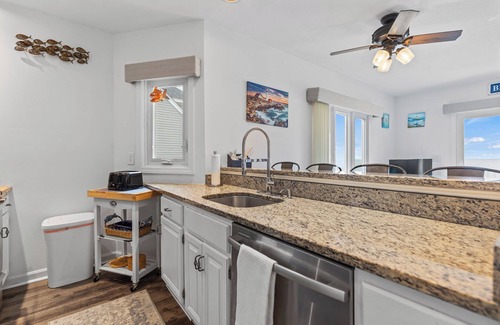 Old Orchard Beach Condo | 3 Bedroom 2 Bathroom Direct Ocean views!