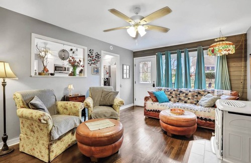 New Paltz Cottage | 3 bedroom 2 bath Cottage with Pellet stove in Vibrant New Paltz